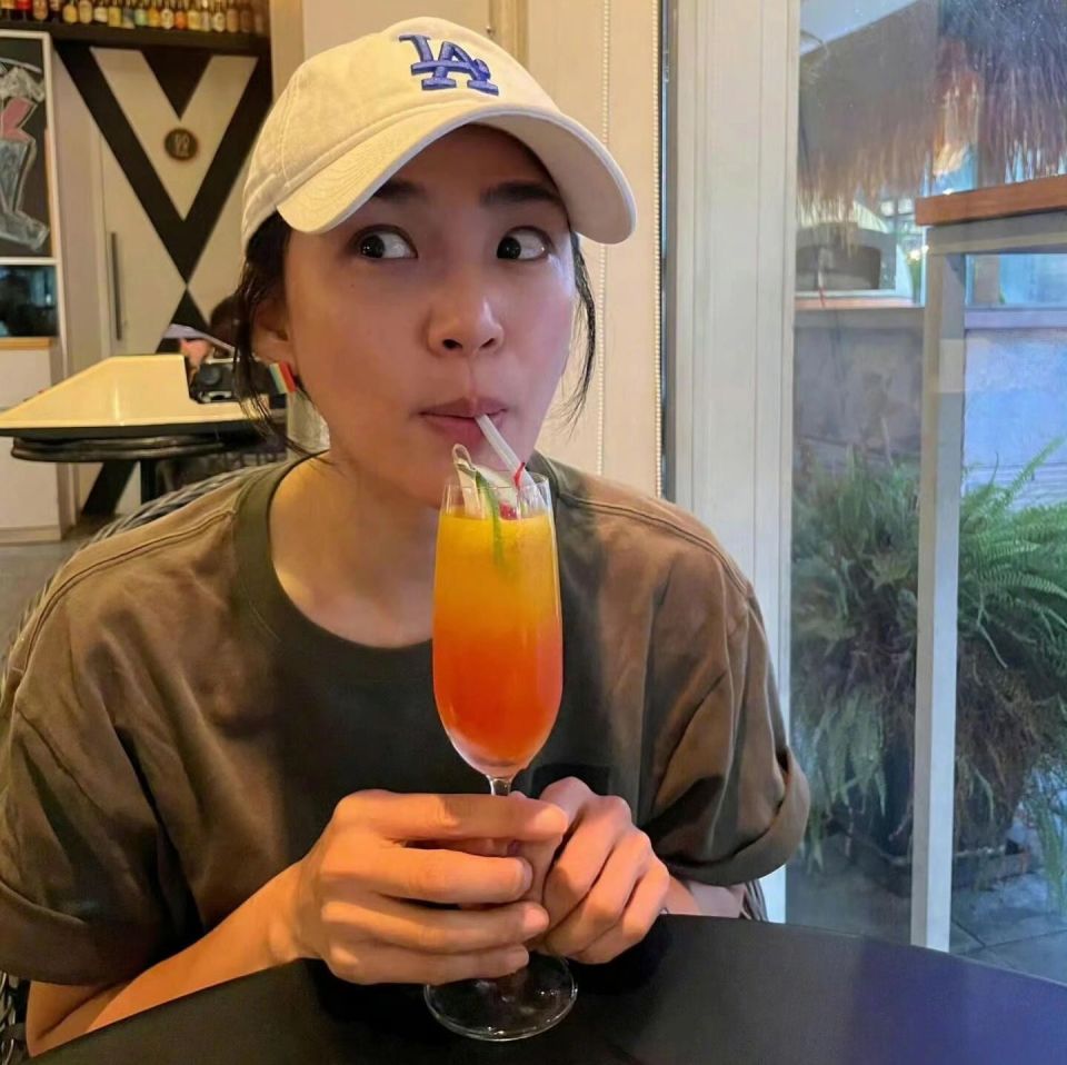 46岁洪小铃状态绝了,素颜出镜少女感十足,网友直言不愧是欧雅若