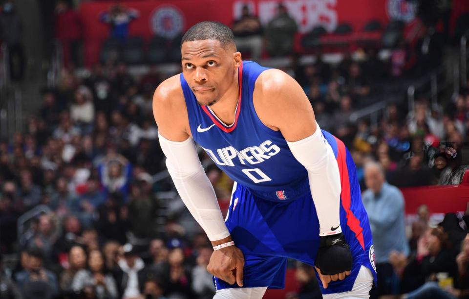 在本月初与奇才队的比赛中,威少试图抢断普尔时左手骨折,但他仅缺席24