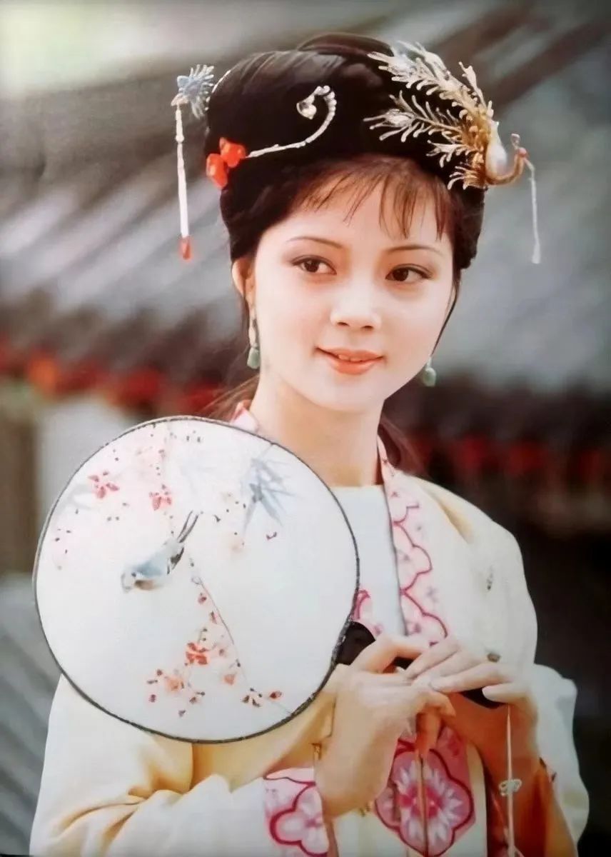 胡玫《红楼梦》首发预告!2万人选出,培训半年的林黛玉,就这?