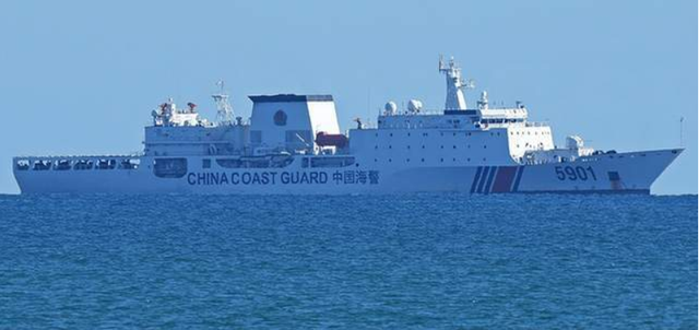 我万吨海警船出现在纳土纳群岛海域彰显九段线专属经济区主权