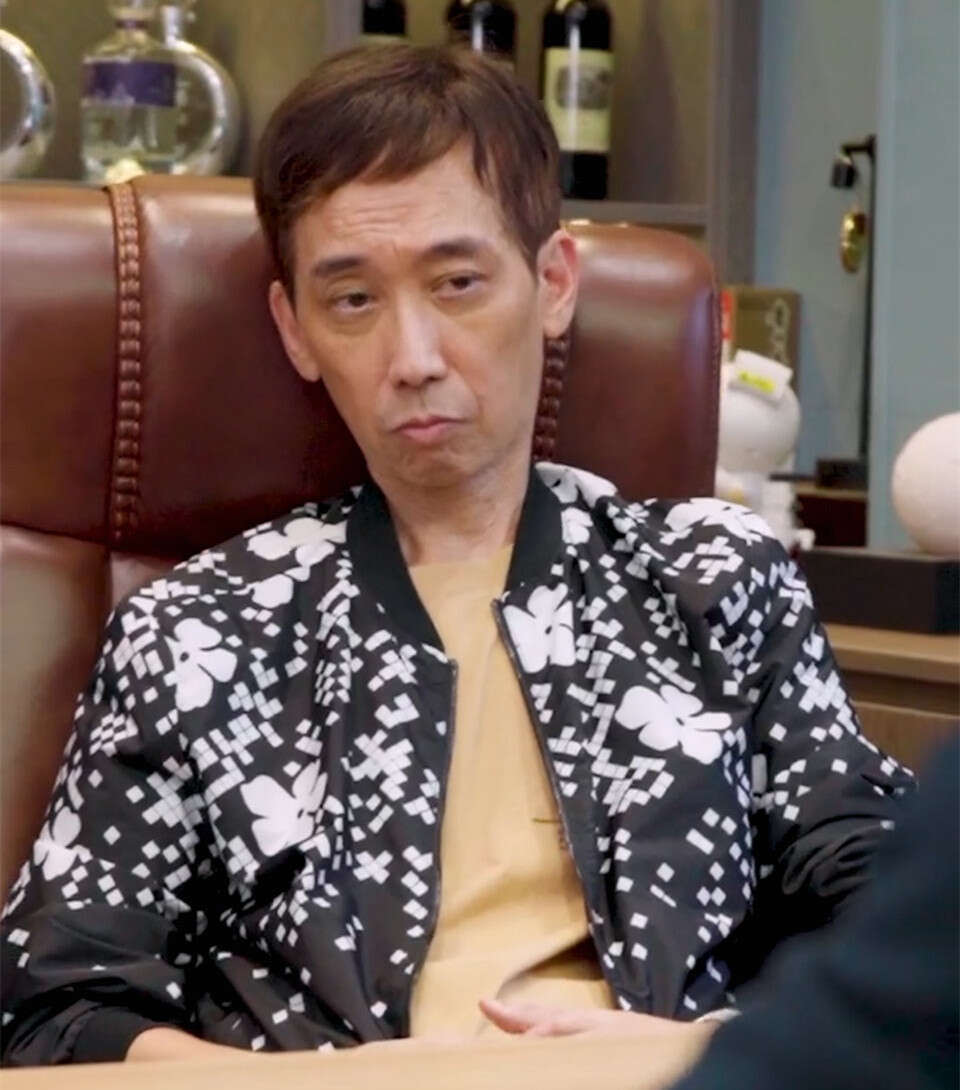但他的演技没有退步,眼神特别有故事感,难怪能夺得金像奖最佳男配角