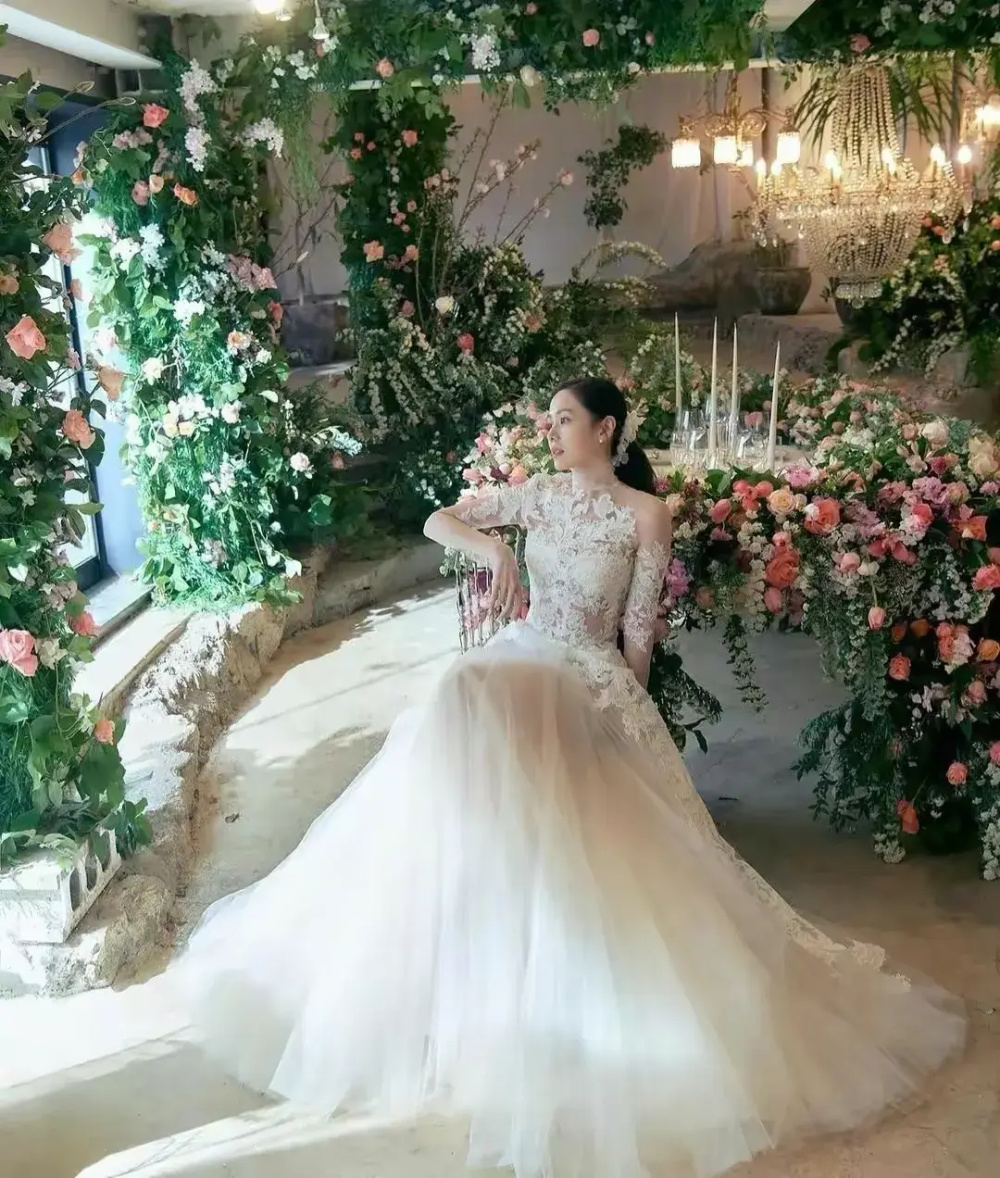 玄彬孙艺珍一家三口春游,一岁小甜豆罕露面,走路稳健全身皆名牌_腾讯