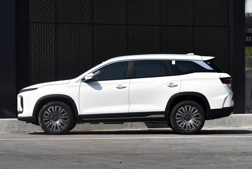 捷途x90pro上市定位中型suv售价12791699万元