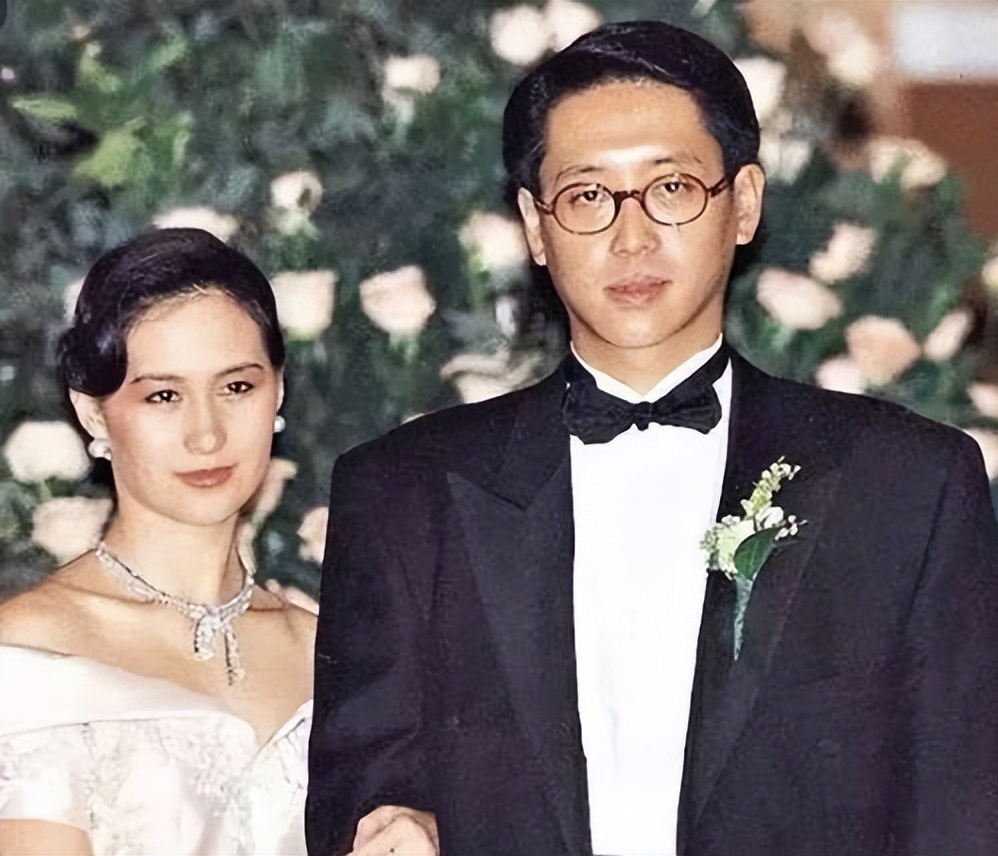 李嘉欣12岁儿子自拍,面色黝黑打扮成熟,网友:浪费亲妈的好基因插图7