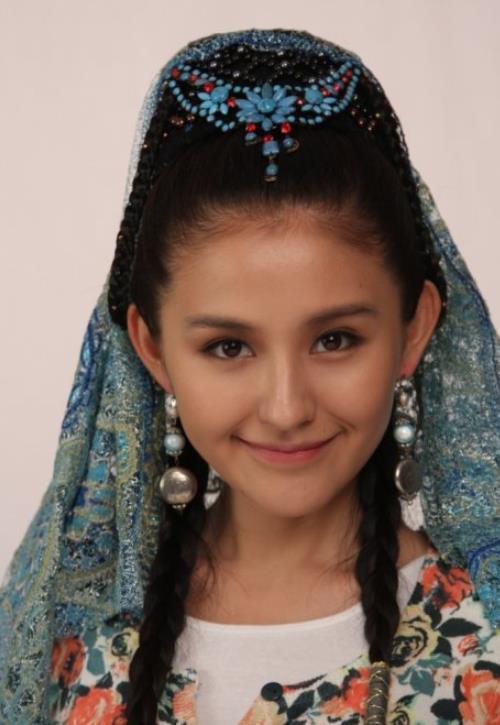 早些年的热依扎,演古装剧,一直都是气质大美女的形象,甚至还有点异域