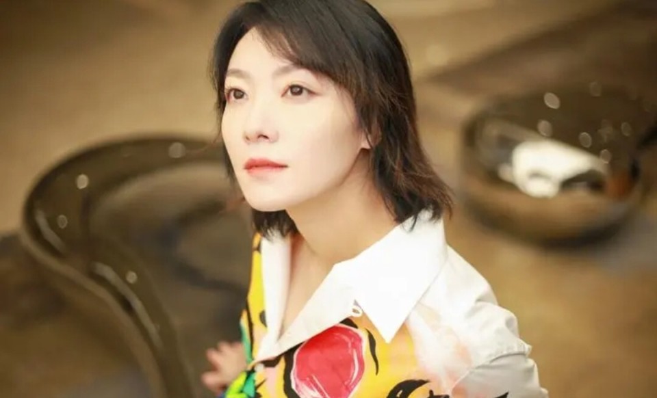 存在感不强,却是很多男孩心中的白月光,齐溪的感情经历有点复杂