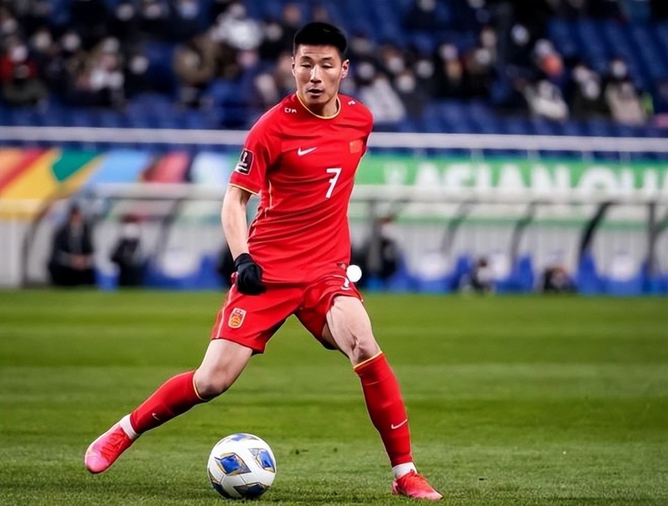 武磊又给中国足球争脸!外媒盛赞:他是最耀眼明星!历史级的前锋