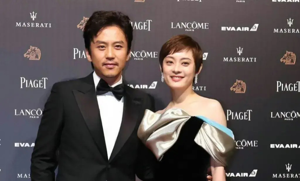 邓超一家现身温网看球,儿子像妈,女儿像爸,长发孙俪美出新高度