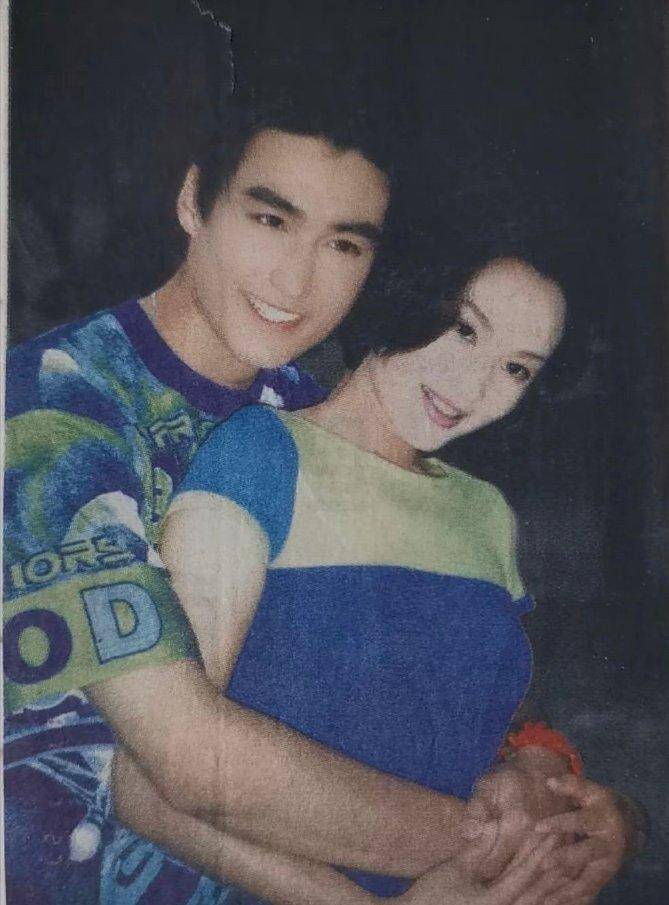 春晚合体太戳心！胡兵瞿颖情感长跑三十年，李亚鹏成时光插曲_腾讯新闻