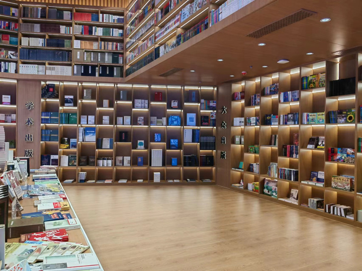 名为"文字里"的新华书店竟然有包厢