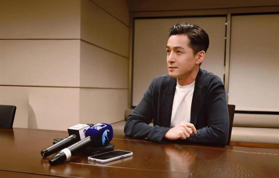20年前，张冕为护胡歌离世，胡歌许诺赡养其父母，如今他做到了吗_腾讯新闻