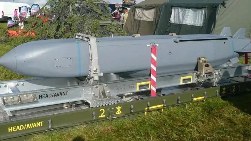 对俄全面作战,英国坦言撑不过2个月!_腾讯新闻