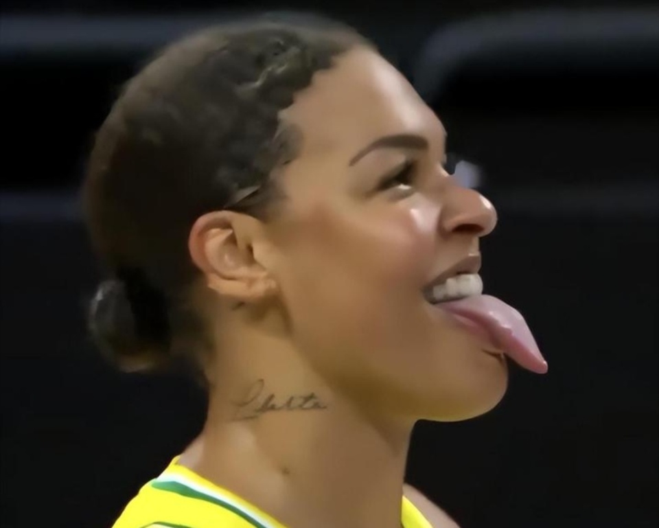 大宝贝戴维斯找到新工作扛摄像机拍成人大片球迷称与坎贝奇很搭