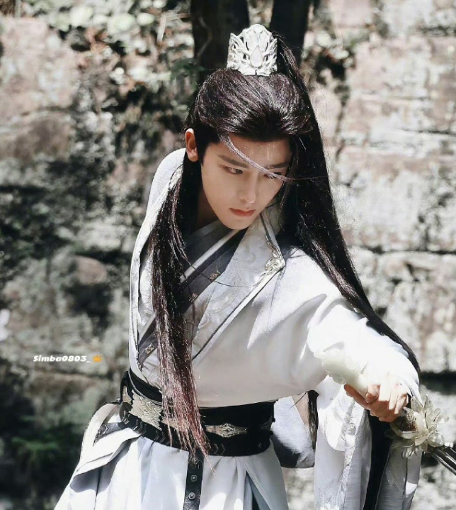 谭松韵逍遥剧照曝光笑容明媚好灵动看到男主期待了