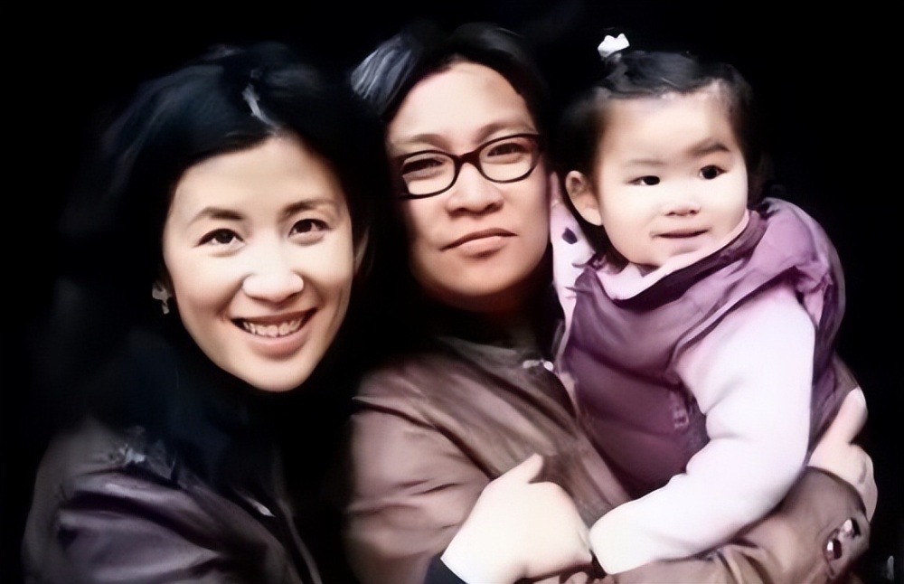 恭喜吴君如17岁女儿宣布出道外形清纯长得像爸爸陈可辛