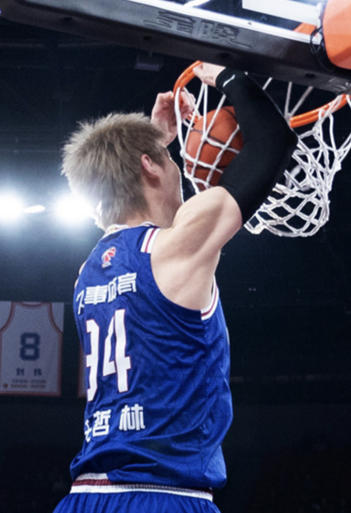 上海轻取江苏迎5连胜 王哲林19 7 6培根27 6 崔晓龙17 6