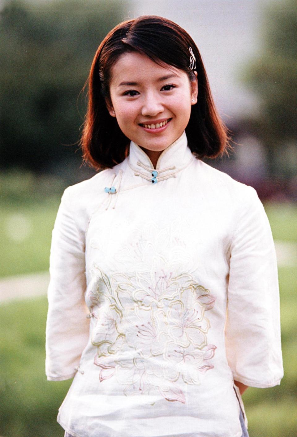 《与凤行》中贡献精彩哭戏,43岁董洁用演技再次证明了自己!_腾讯新闻