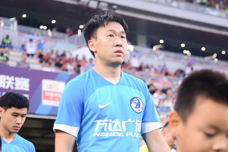 吴伟在权健队遇到生存危机之后,又转会去了另一支中超新贵大连人.