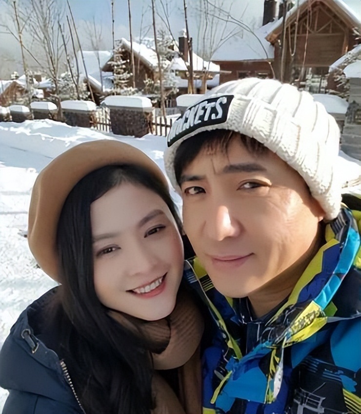 沈腾夫妻合体带儿子外出聚餐王琦依然富态儿子胖乎乎很可爱