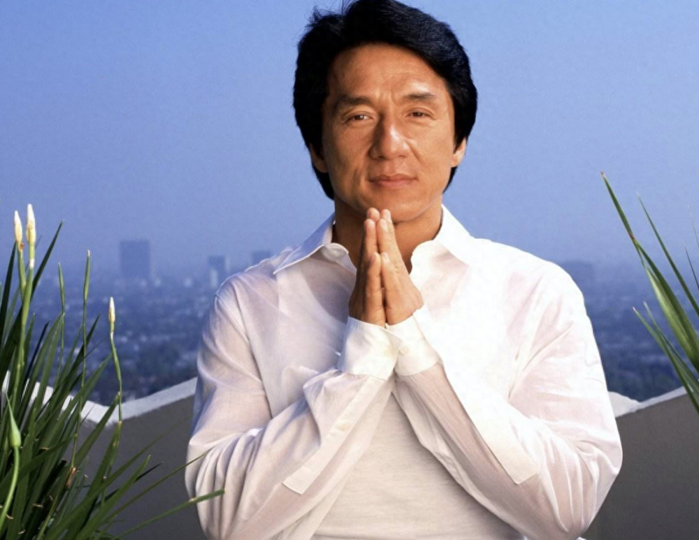 成龙一双儿女各有归属:女儿得不到财产,儿子能领至少25亿!_腾讯新闻