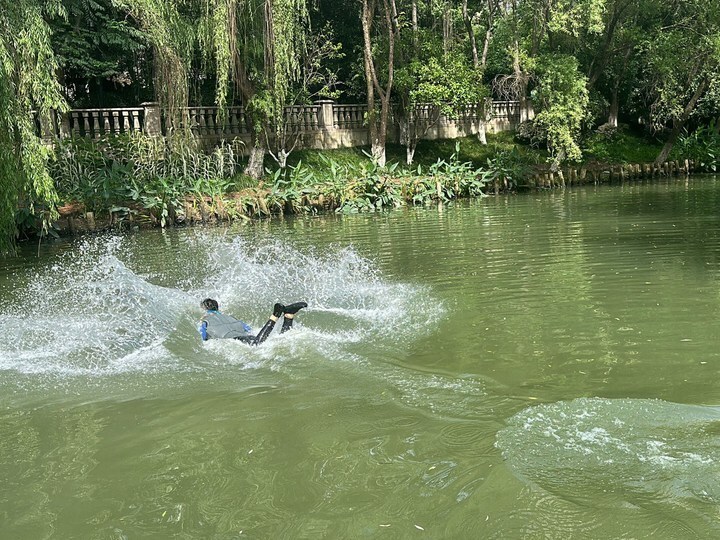 杭州惊现铁掌水上漂,把它玩得炉火纯青的是个高校体育老师