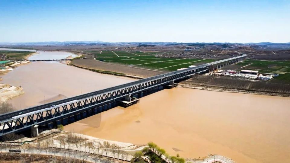 铁正公司主要承担了大桥及两岸公路连接线平阴段,东阿段引桥交工质量