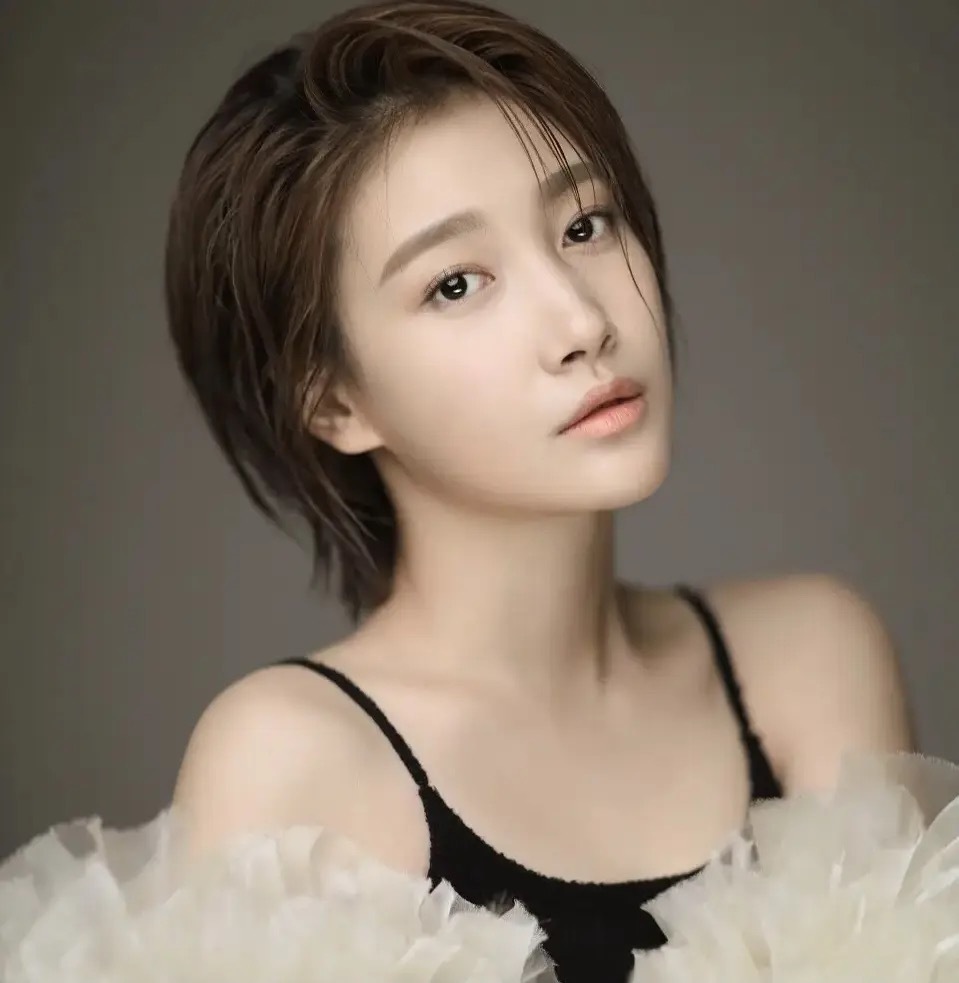 和窦骁蔡文静是同学今年播出5部戏成剧抛脸啜妮星途被名字耽误了