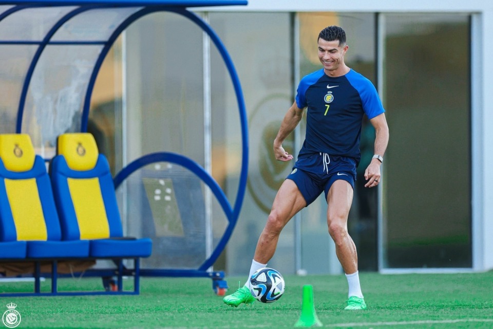 福布斯财富榜:c罗收入两倍于梅西,两人超2亿美元