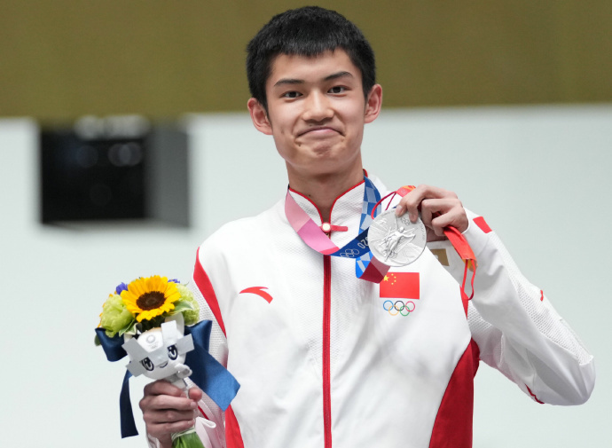 盛李豪终夺桂冠