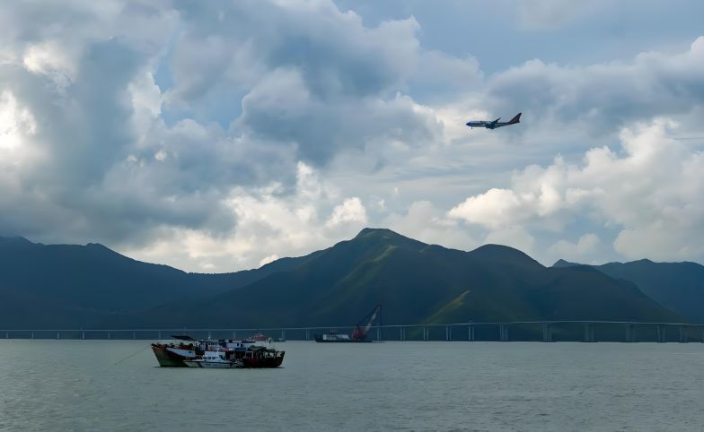 中国明确规定：可以在连接领海的毗连区追捕违法分子，甚至是公海_腾讯新闻