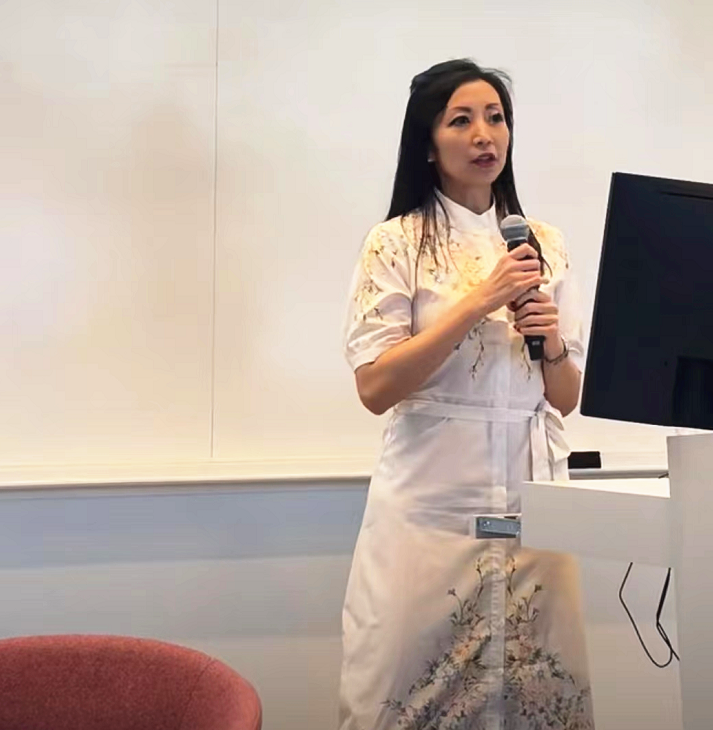 林徽因40岁曾孙女近照曝光继承曾祖母高颜值名校毕业气质出众