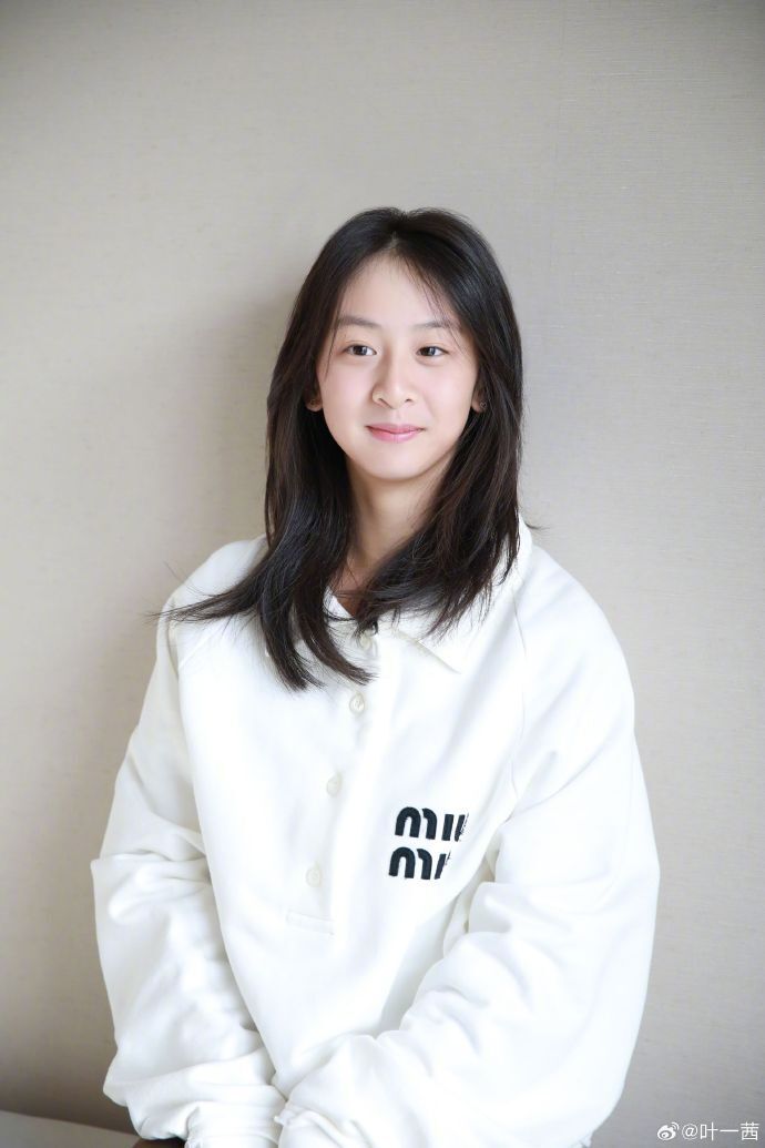 田亮叶一茜为女儿庆生,风一样的女子已经16岁了,森碟越长越漂亮