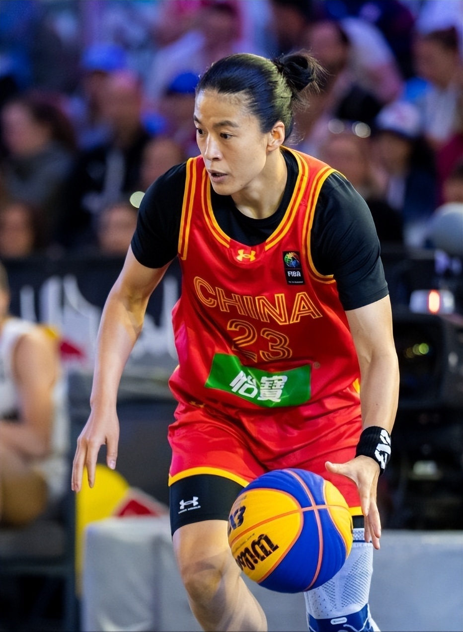 无缘决赛女篮1220不敌美国张懿受伤成转折王丽丽质疑裁判