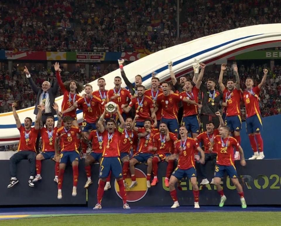 直球视线|西班牙缔造史上最完美冠军!足球新潮流已汹涌而来