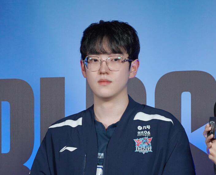 imp点评scout,直言他的技术还行,但是没有rookie强_腾讯新闻