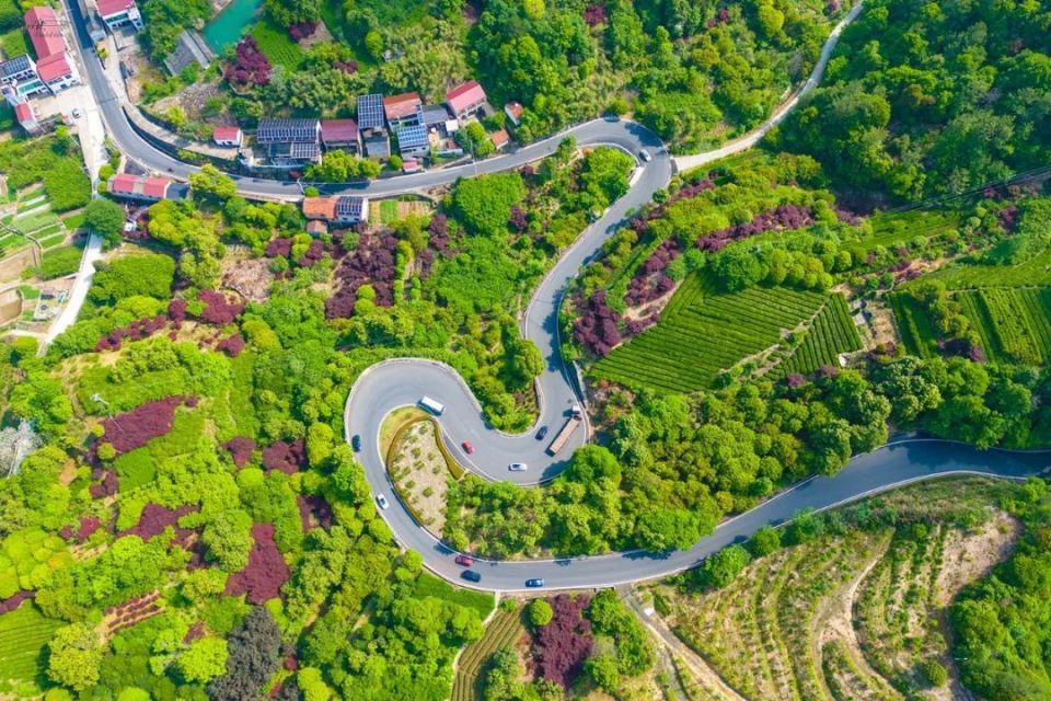 527国道的总长度为280公里‌,"起于宁波象山 ,经过宁海,新昌,嵊州