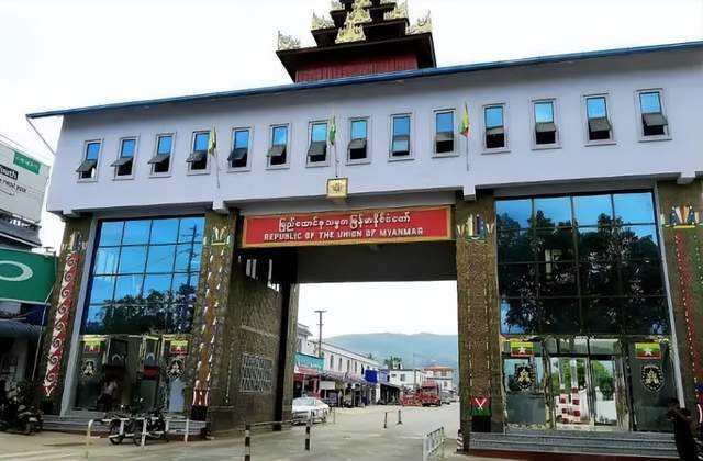 解放军贴着缅甸实弹演习连打34小时亲美武装越线后果严重