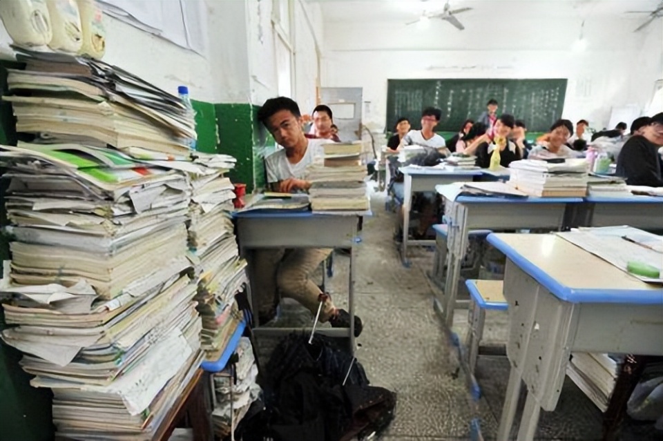 高中学生最需要的不是双休而是睡眠，所以取消早晚自习更合理！_腾讯新闻