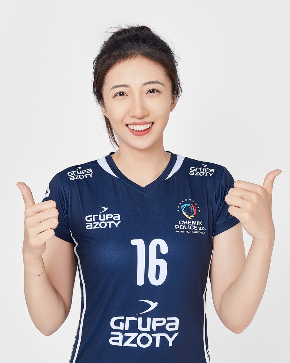 中国女排二传丁霞首次留洋,飞往波兰"干活去了"~_腾讯新闻