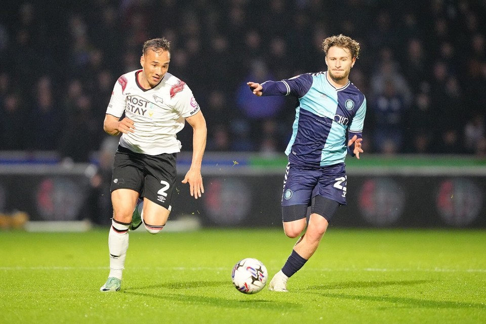 德比郡争2丧失主动 两连胜!小弗格森率队冲亚军_腾讯新闻