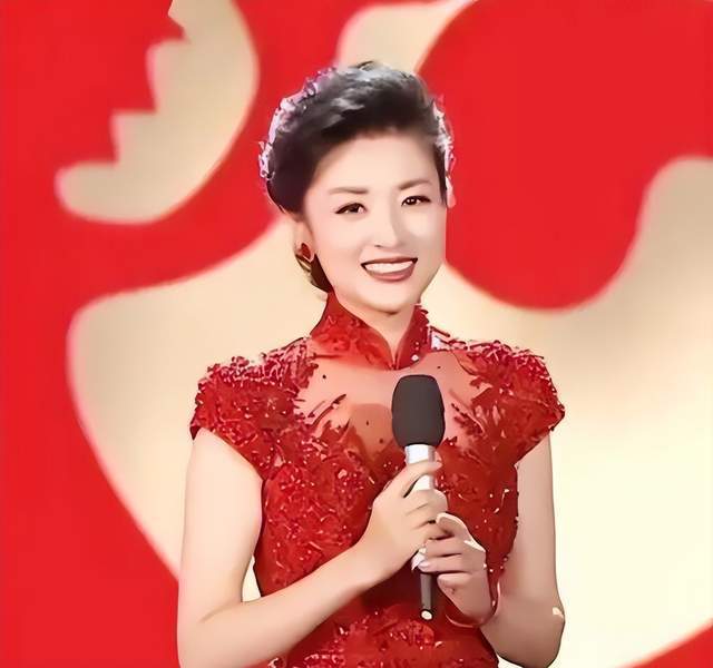 春晚女主持变迁史,从刘晓庆到朱迅,李思思,35位美女,为何倪萍最难忘?