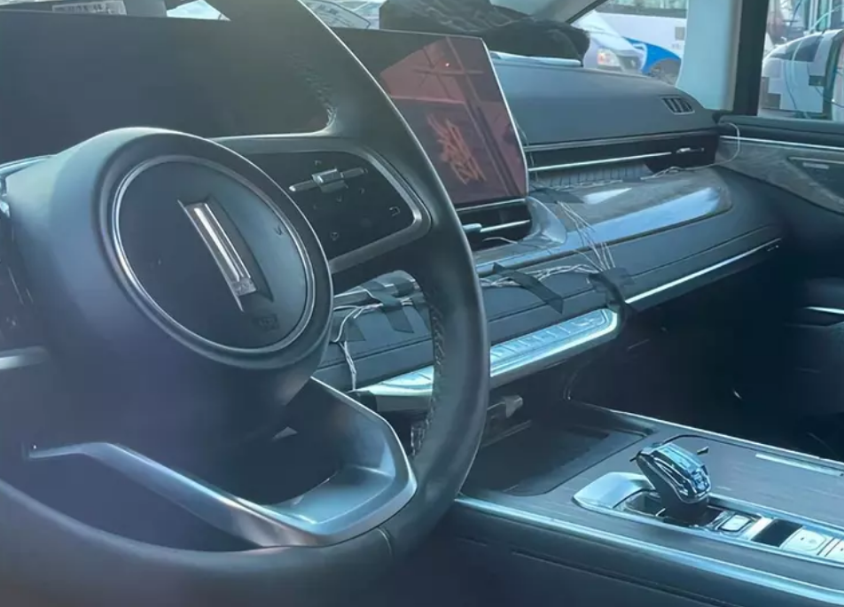 又名高山长城魏派mpv曝光搭15t混动引擎预计售价35万