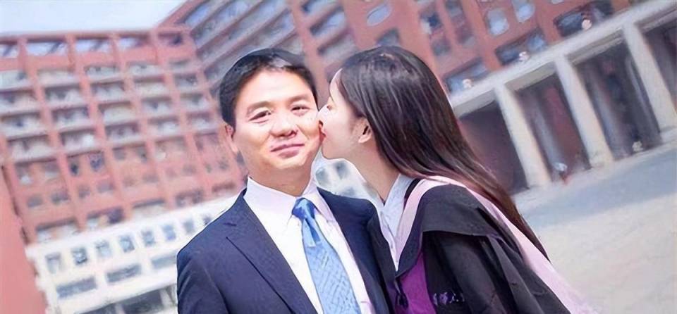 黄一鸣再度喊话王思聪,被嘲段位太低?嫁入豪门的女星,多半是"养成系"