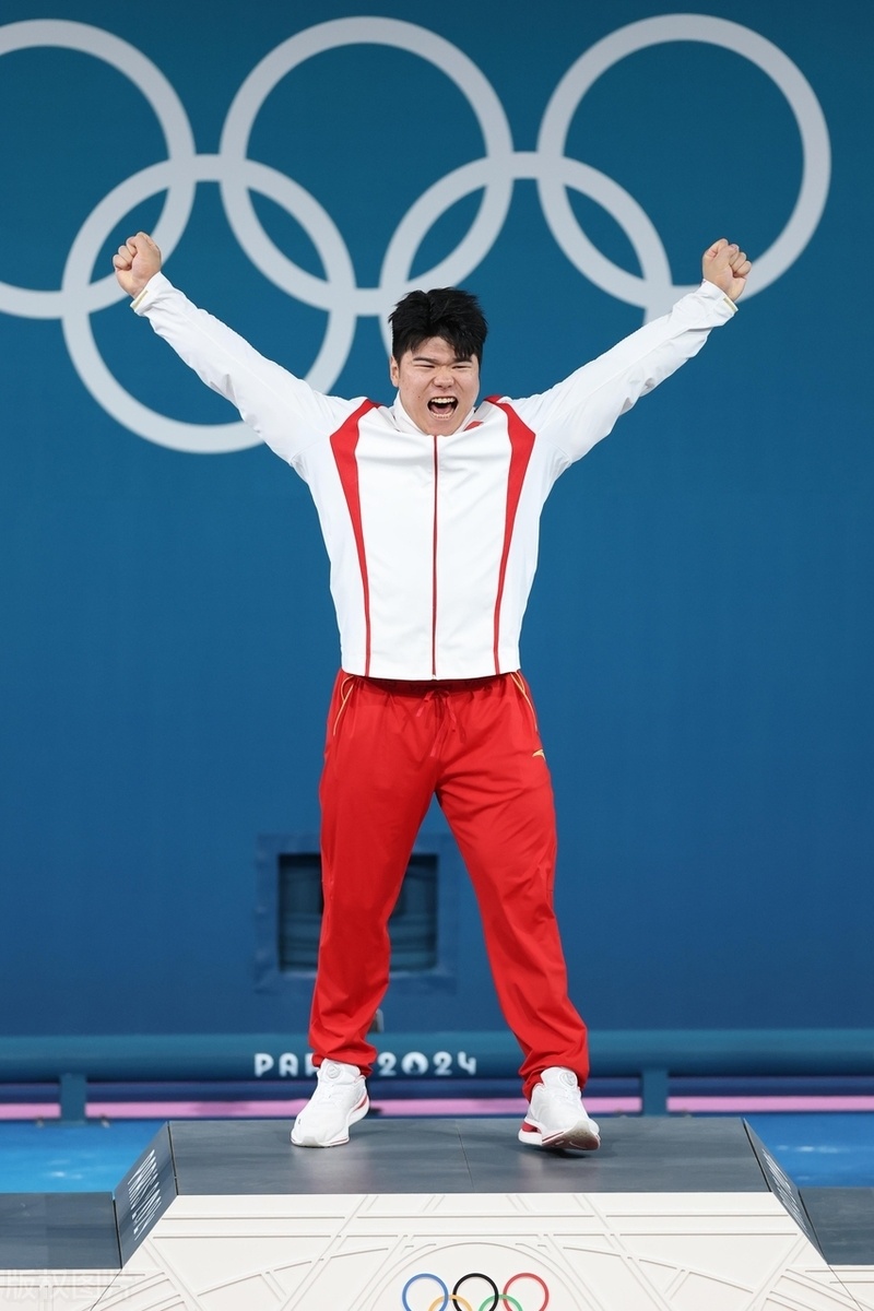 赛点 | 罕见!两年横跨五个级别 他为何能助中国男子举重大级别成功