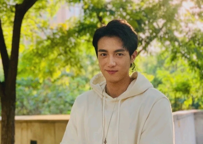 萧亚轩前男友黄皓官宣当爸爸,一只小狗,牵起了他和女邻居的爱情_腾讯