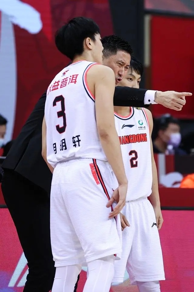 24投4中,胡明轩徐杰集体哑火!宏远暴露最大命门,辽篮精准打击