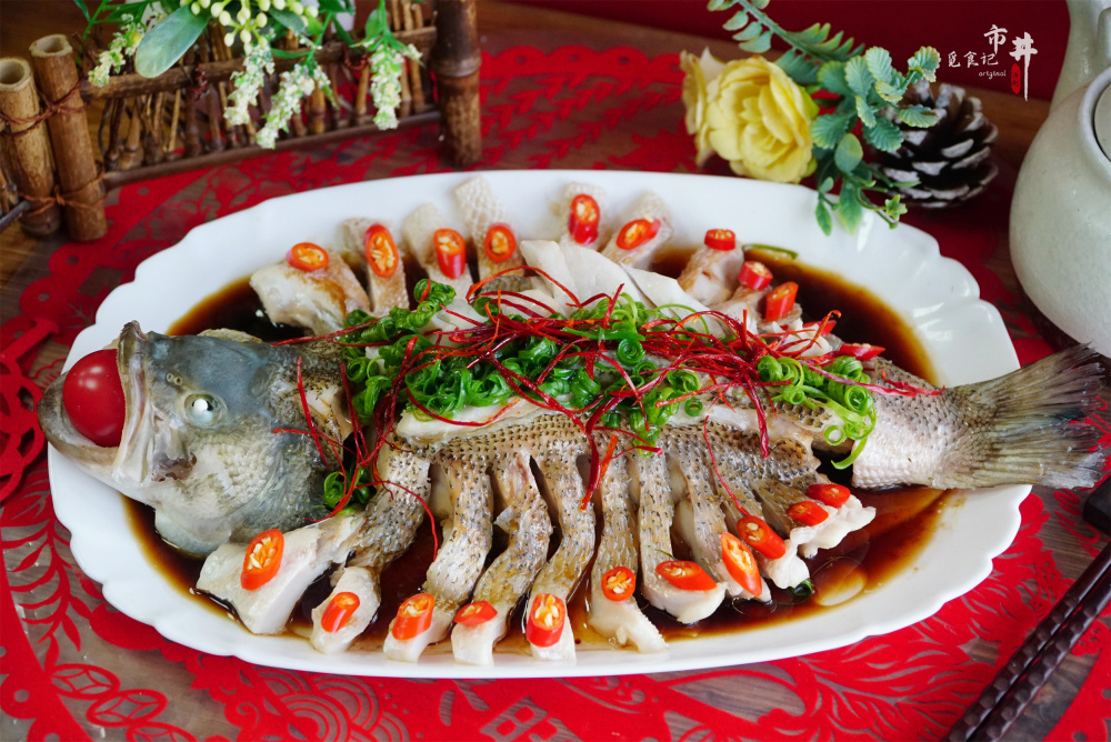 龙年年夜饭,"开屏鲈鱼"记得端上桌,寓意年年有余,吉祥如意_腾讯新闻