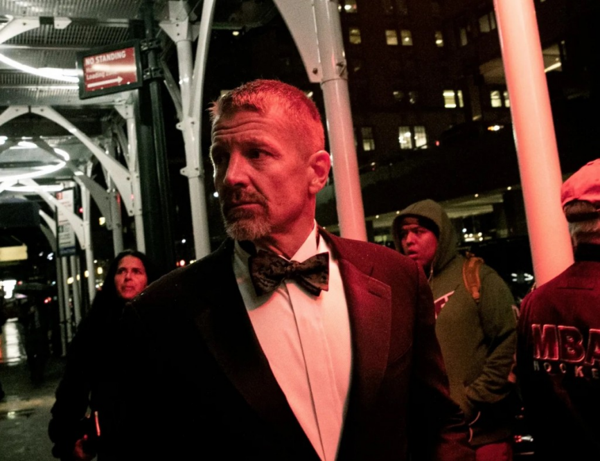 雇佣兵公司黑水公司创始人,前美军海豹突击队员埃里克·普林斯接受了