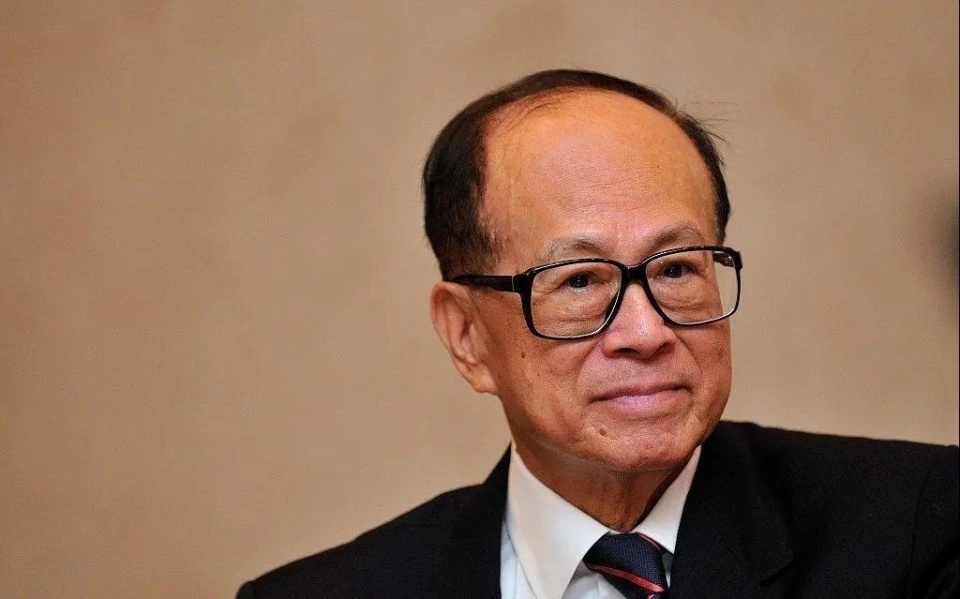 李嘉诚再次蝉联香港首富,坐拥2600亿资产