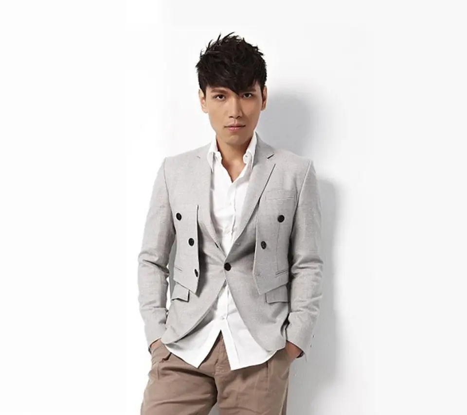 台媒曝杨宗纬疑已当爸爸，混血男孩照片曝光，孩子母亲身份成谜-腾讯新闻